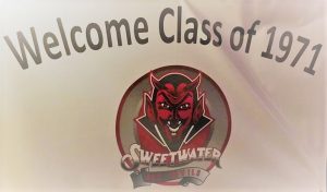 Banner saying Welcome Class of 1971