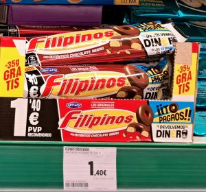 Store display of a package of cookies called Filipinos