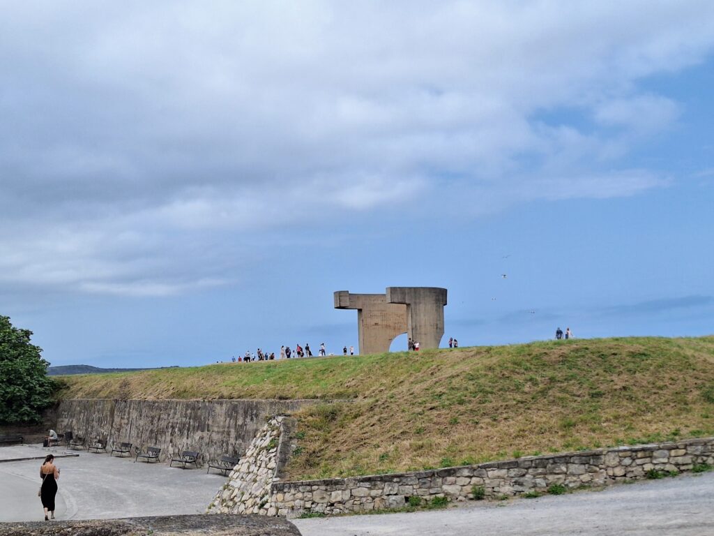 Sculpture called elogio del horizonte in Gijon, Spain